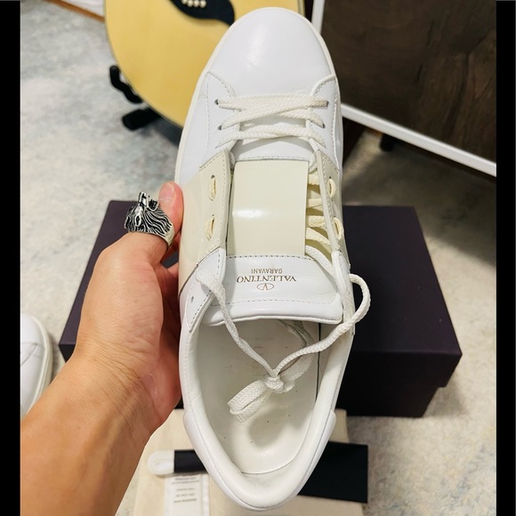 EUC Mens 8 Valentino Garavani Studded Open Low-Top Patent Leather Sneake White - Picture 10 of 16